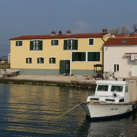 Marko Apartment Rava
